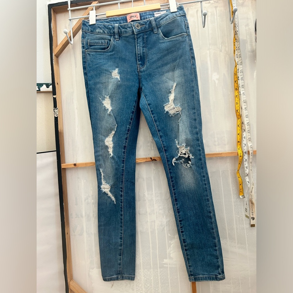 ONLY   Regular Skinny,  distressed, 26/32